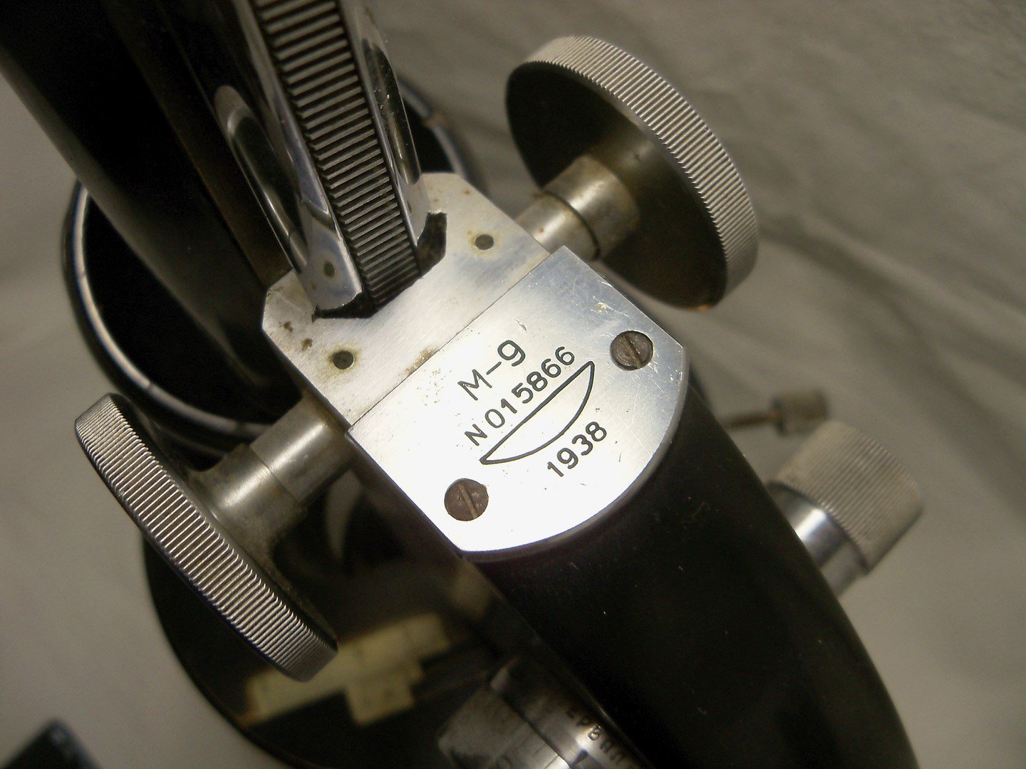 микроскоп м-9